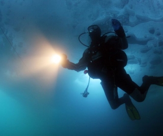  Descubrimiento bajo el hielo 